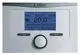 Vaillant Heizungsregler mit digitalem Display, zeigt aktuelle und gewünschte Temperatur sowie Datum und Zeit an. Bedienelemente zur Anpassung der Einstellungen vorhanden.